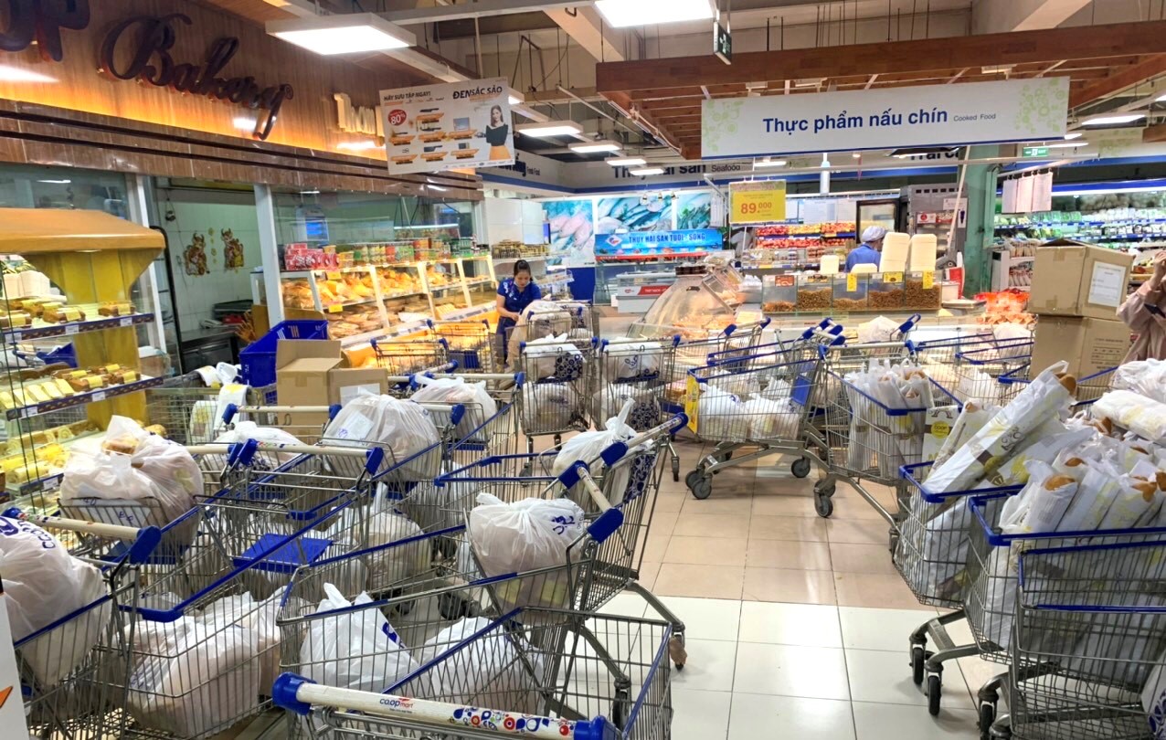 TP.HCM: Khách ngồi tại nhà mua sắm, một siêu thị nhận 20.000 đơn online mỗi ngày - Ảnh 3.