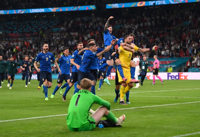 Khoảnh khắc &quot;người nhện&quot; Donnarumma cản phá 3 cú sút tuyển Anh giúp Italia vô địch Euro 2020 - Ảnh 4.