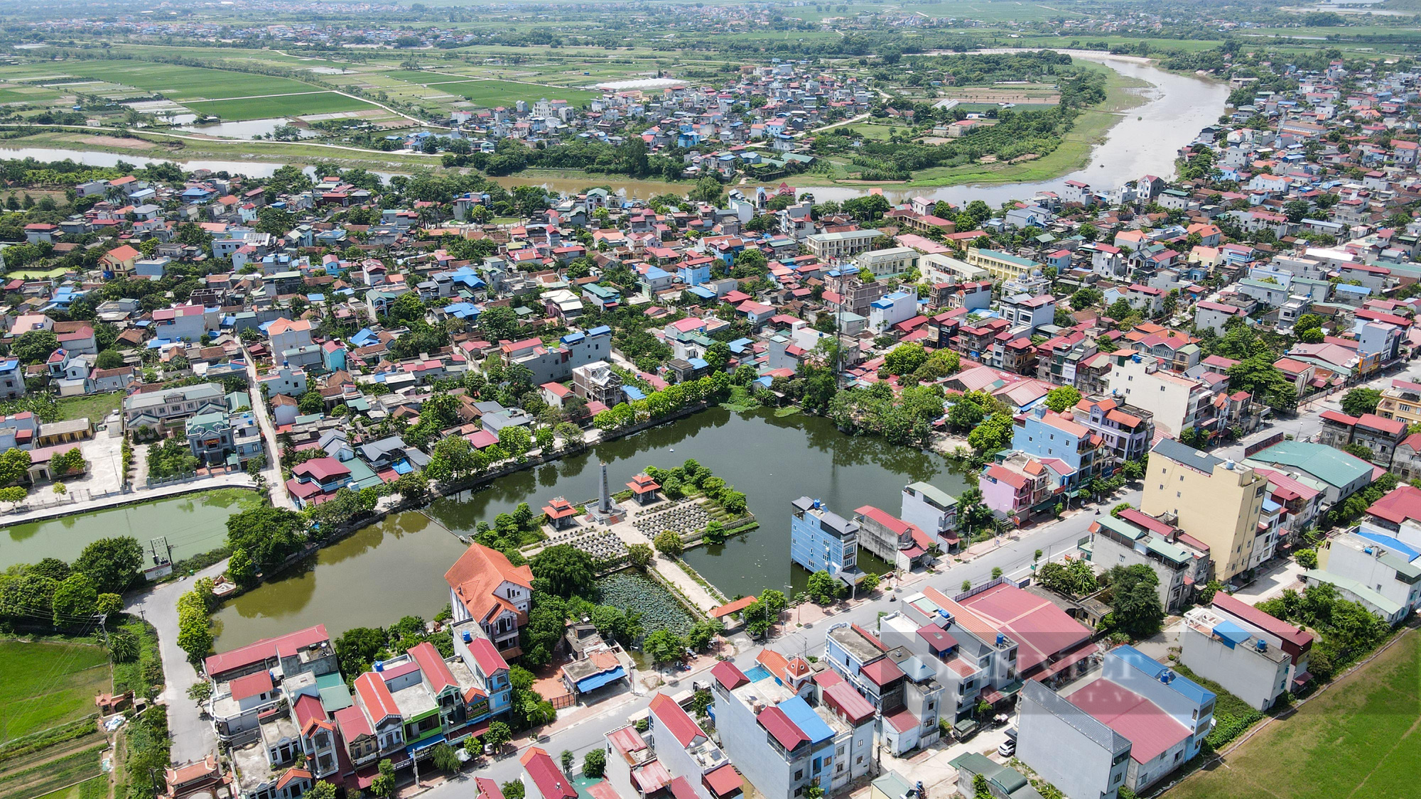 Toàn cảnh 1 thôn hơn 2.000 dân của Hà Nội bị cách ly y tế - Ảnh 8.