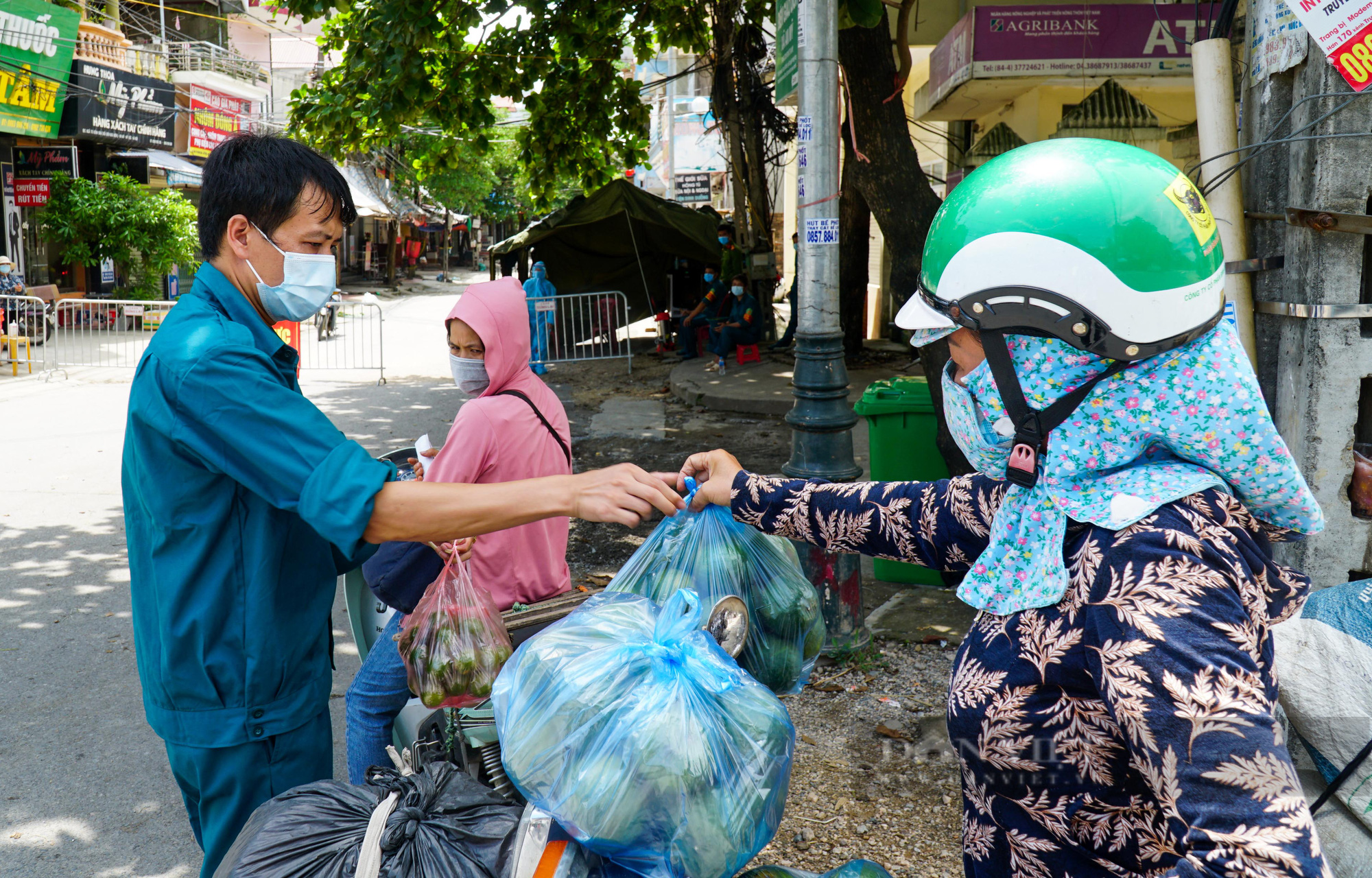 Toàn cảnh 1 thôn hơn 2.000 dân của Hà Nội bị cách ly y tế - Ảnh 9.