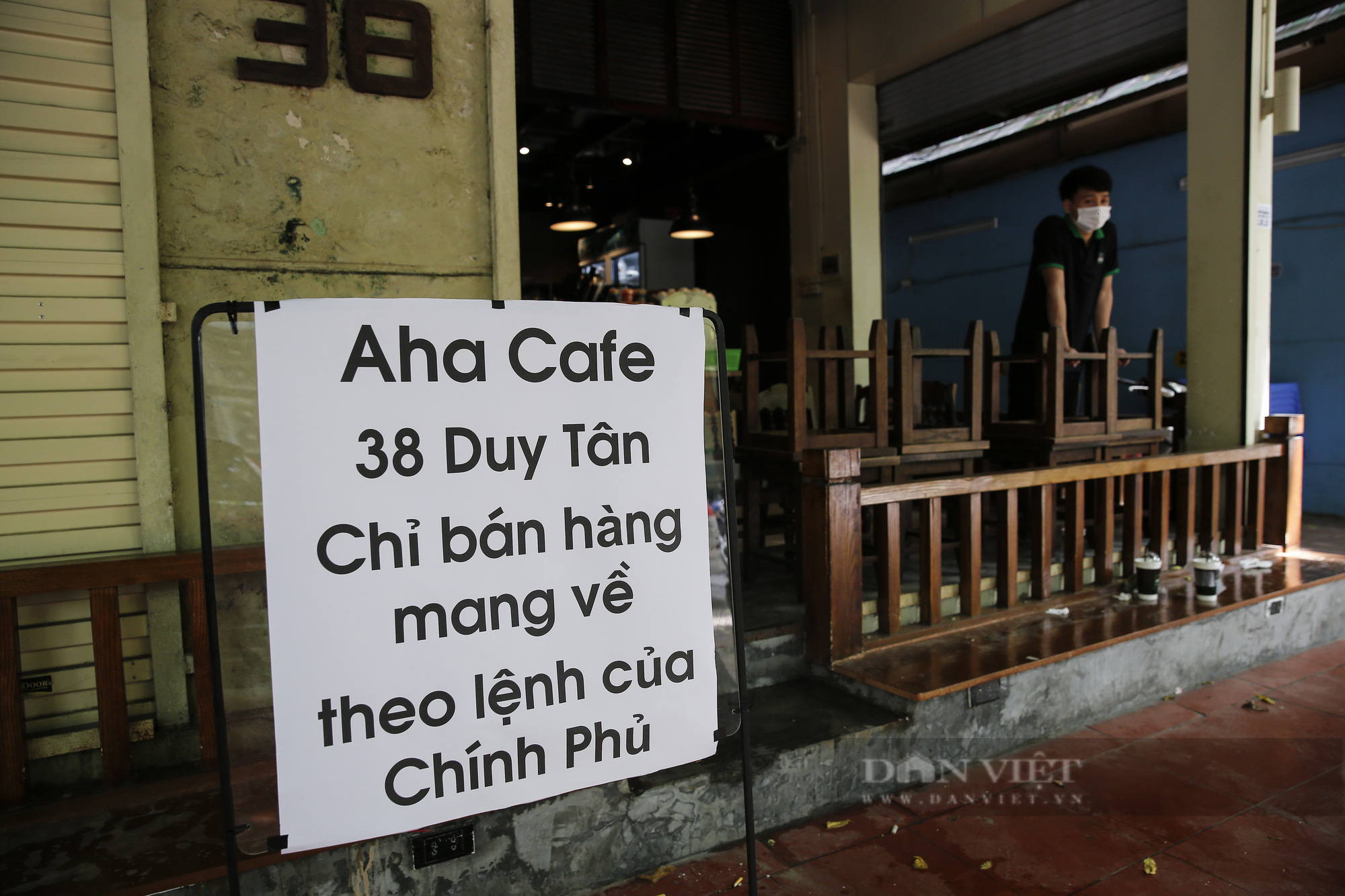 Hàng loạt nhà hàng đóng cửa, treo biển “chỉ bán mang về” - Ảnh 4.