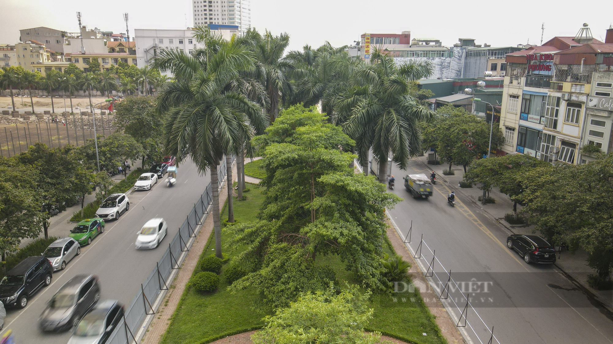 Ngắm tuyến đường &quot;đẹp nhất thủ đô&quot; trước ngày bị xén để mở rộng đường - Ảnh 2.