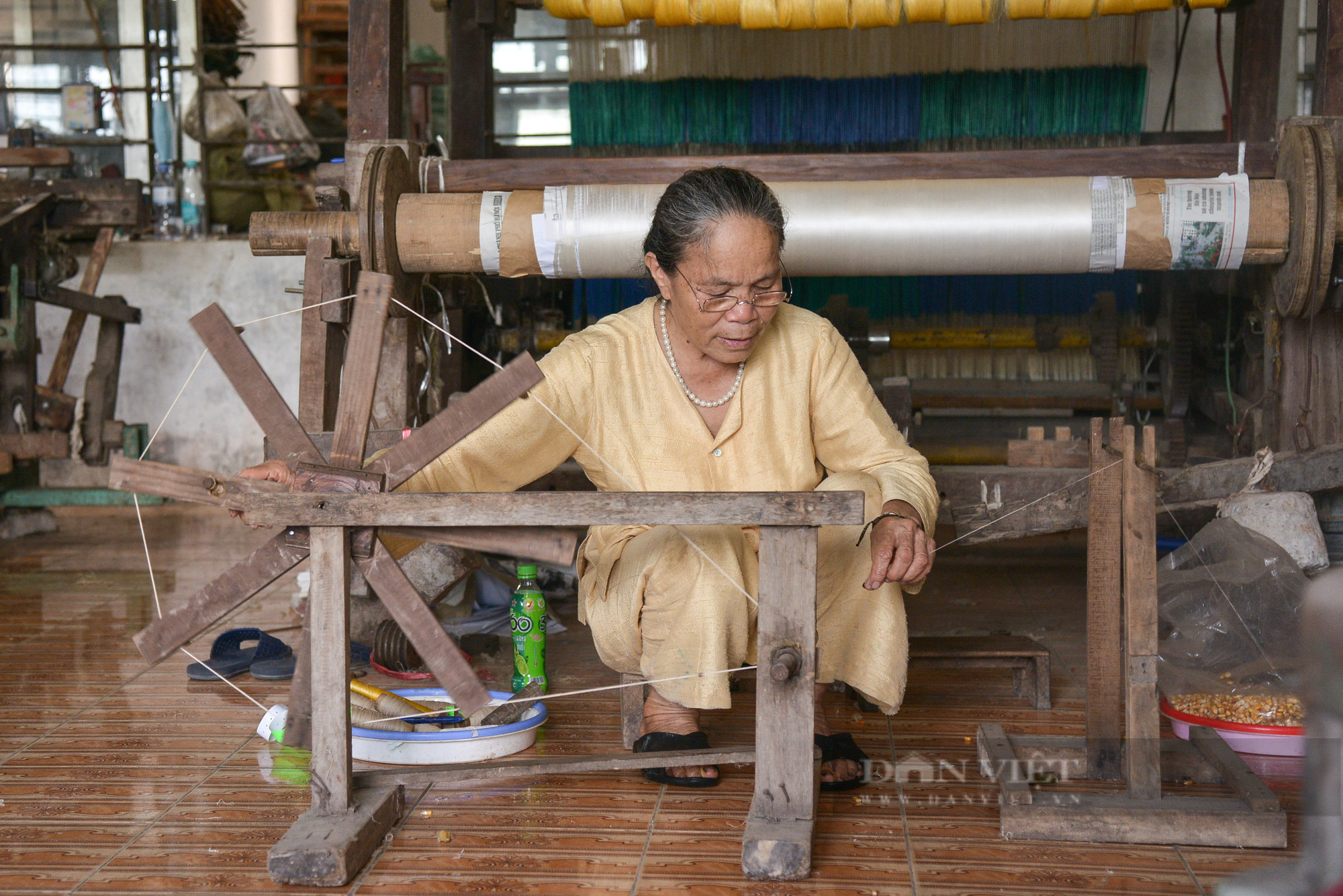 Hình ảnh người nghệ nhân đầu tiên dệt thành công lụa từ tơ sen ở Việt Nam - Ảnh 5.