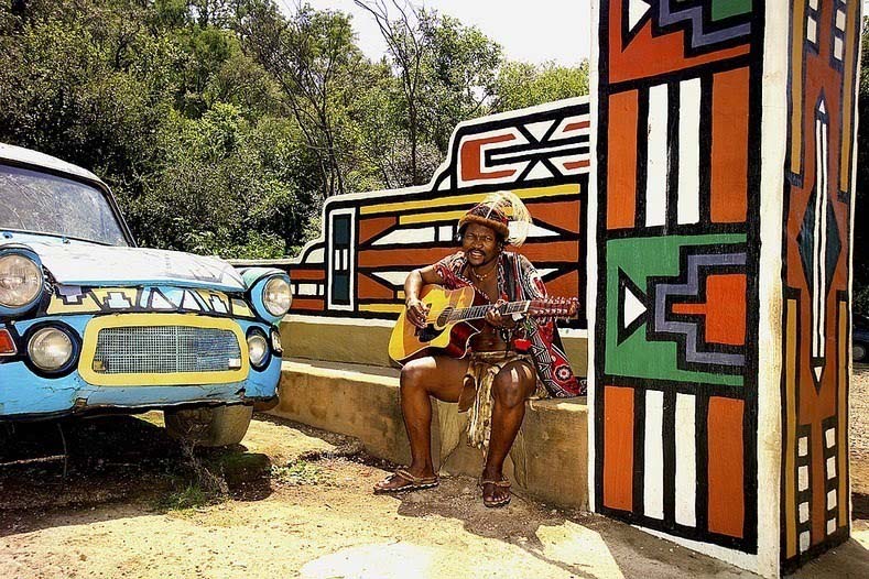 Nam Phi: Bộ tộc Ndebele nổi tiếng và hút khách du lịch bởi những sáng tạo này - Ảnh 4.