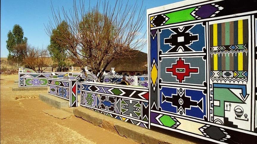 Nam Phi: Bộ tộc Ndebele nổi tiếng và hút khách du lịch bởi những sáng tạo này - Ảnh 5.