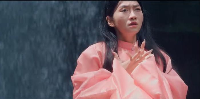 Xuất hiện trong MV mới của K-ICM, hot girl Lê Bống khiến dân tình tranh cãi - Ảnh 6.