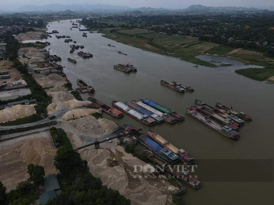 Tự ý lấn sông Lô, bến bãi ngang nhiên hoạt động trái phép ở Phú Thọ: Chủ tịch huyện kiên quyết xử nghiêm - Ảnh 1.