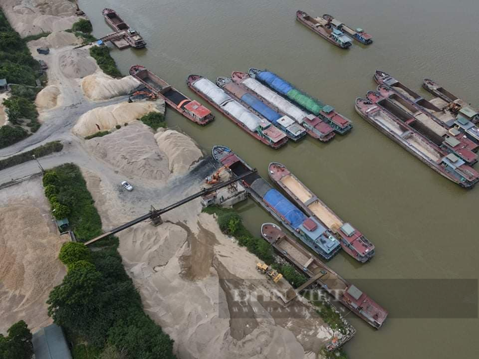 Tự ý lấn sông Lô, bến bãi ngang nhiên hoạt động trái phép ở Phú Thọ: Chủ tịch huyện kiên quyết xử nghiêm - Ảnh 3.