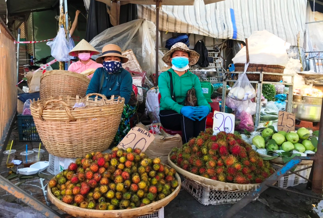 Dịch Covid-19: Ngày đầu tiên dân Nha Trang đi vào chợ, siêu thị bằng thẻ - Ảnh 7.