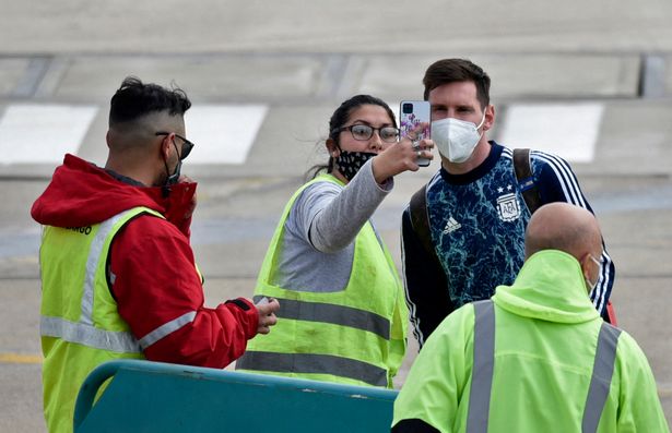 Messi phải hoãn chuyến bay vì nguy cơ đánh bom ở sân bay Rosario - Ảnh 1.