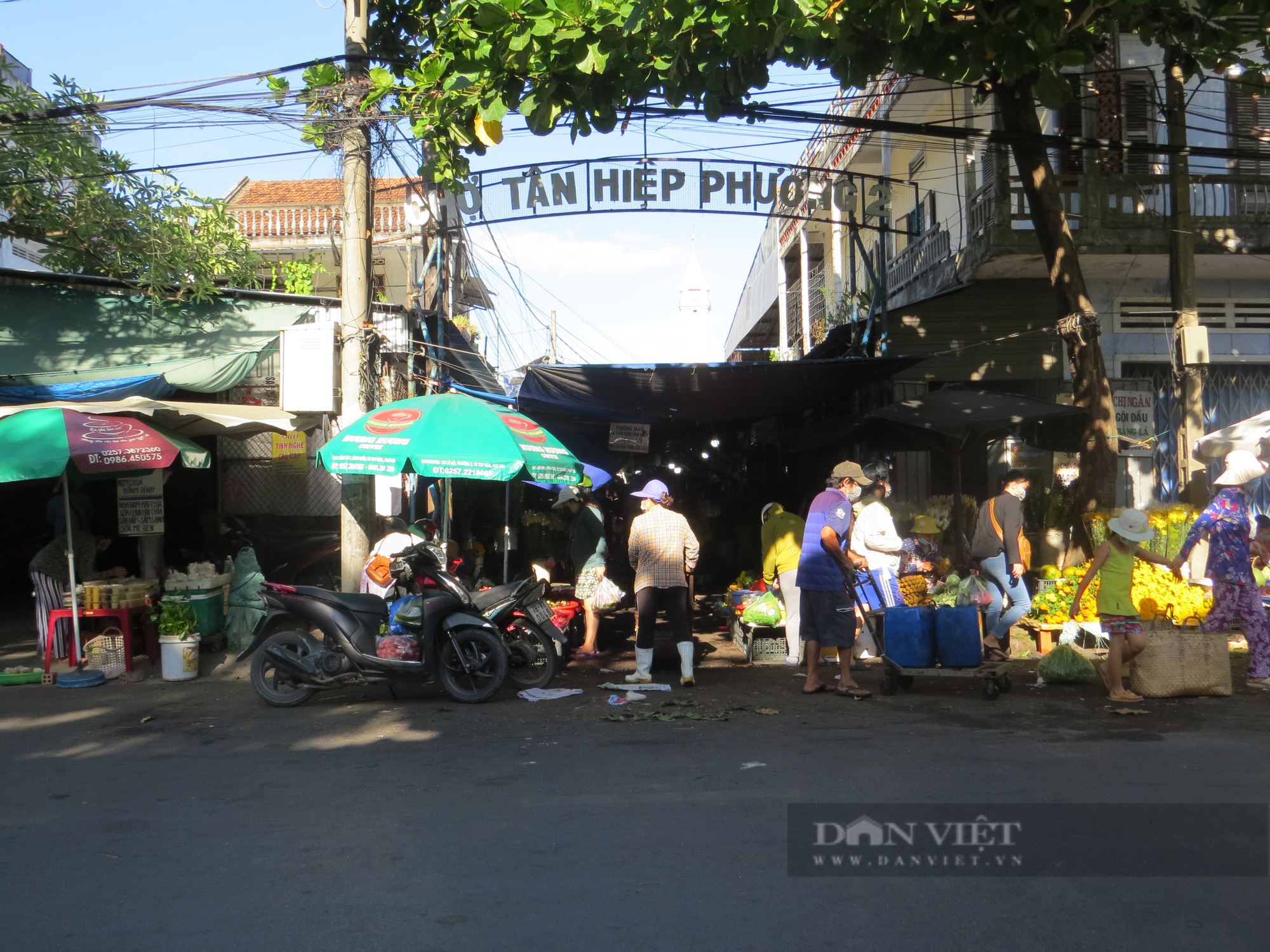 Phú Yên: Từ ngày mai, mỗi hộ gia đình đi chợ bằng thẻ 3 ngày/lần  - Ảnh 1.