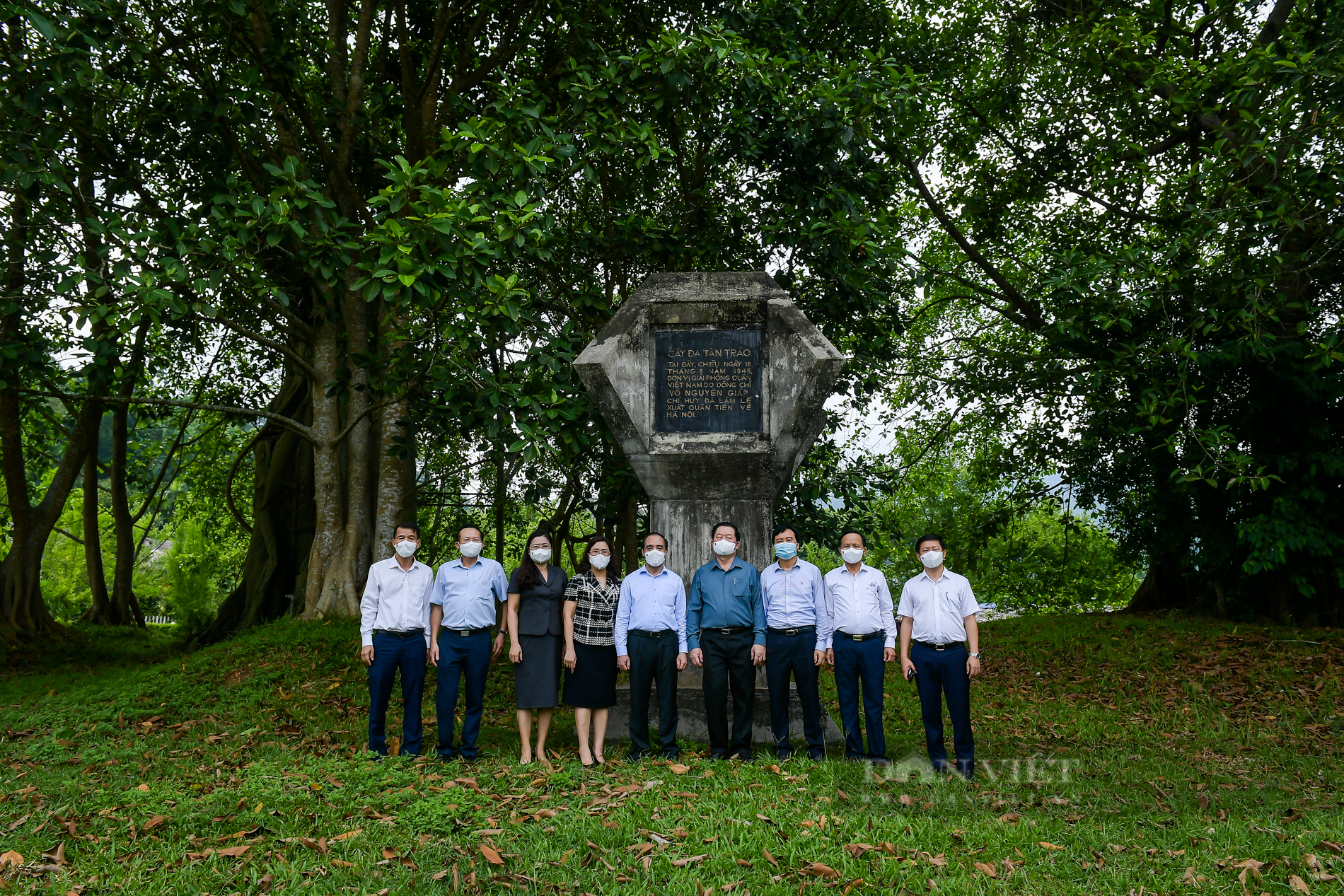 Trưởng Ban Tuyên giáo Trung ương thăm và tặng quà tri ân tại &quot;Thủ đô kháng chiến&quot;  - Ảnh 8.