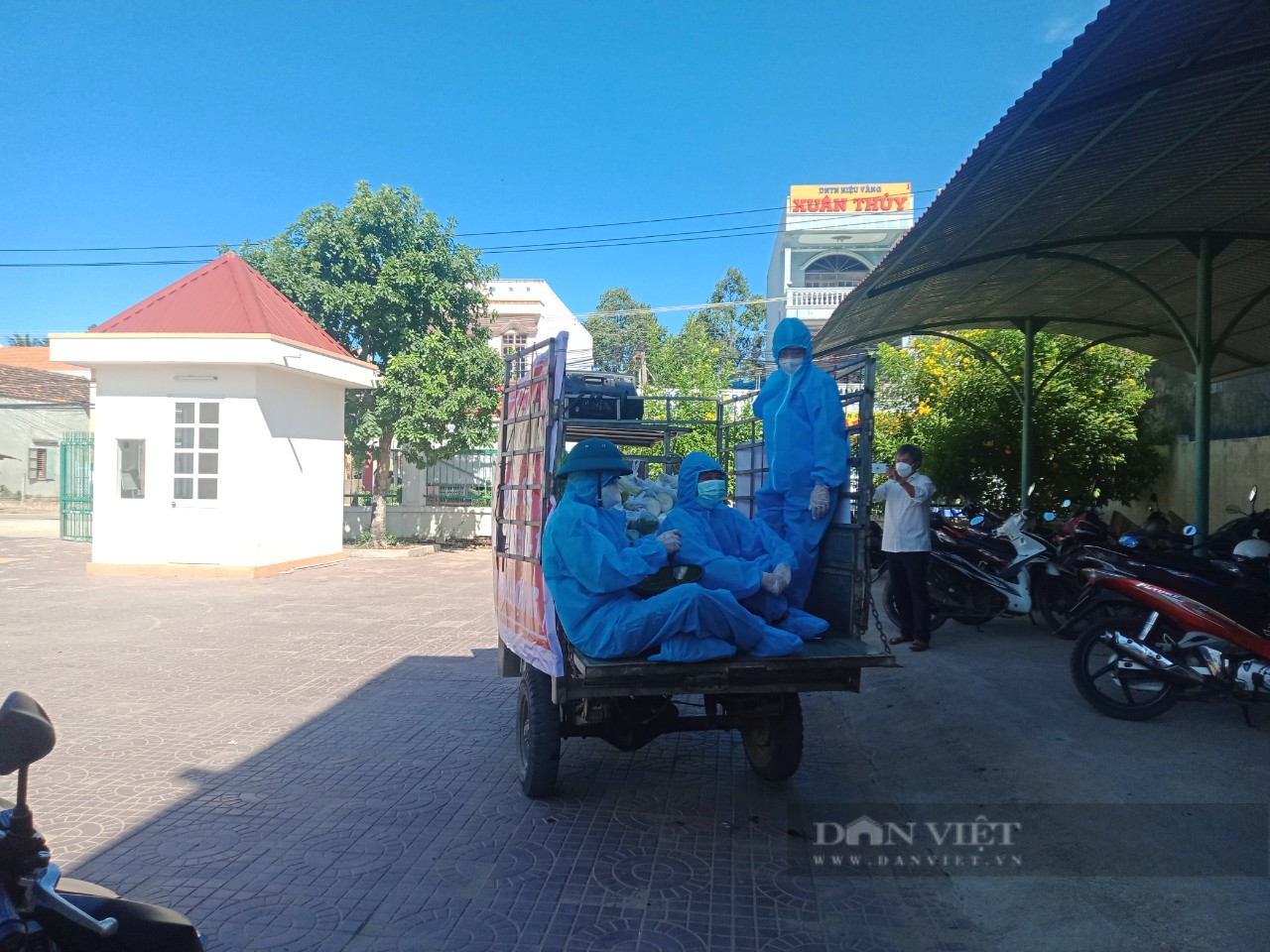 Dùng xe cứu thương vận chuyển khách từ vùng dịch về Bình Định - Ảnh 2.