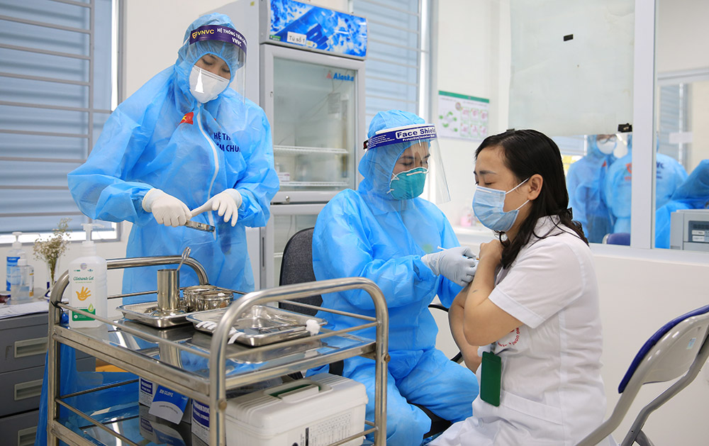 Bộ Y tế phê duyệt có điều kiện cho vắc xin Covid-19 thứ 6 tại Việt Nam - Ảnh 2.