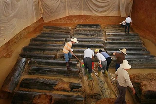 Thi thể 46 cô gái khỏa thân trong cổ mộ hơn 2.000 năm tuổi, sốc với bí mật động trời phía sau - Ảnh 1.