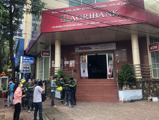 Đắk Lắk: Kịp thời xử lý vụ cháy tại ngân hàng - Ảnh 1.