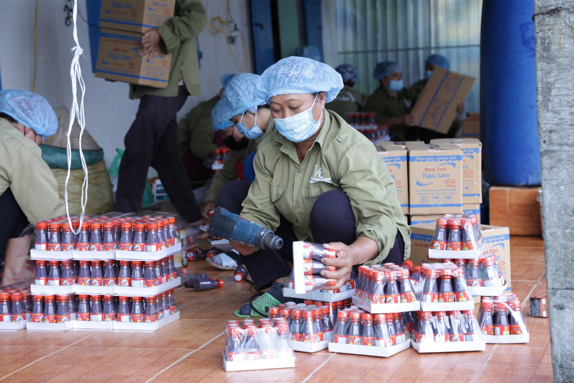 Ngân hàng giảm lãi suất cho vay lên tới 2%, các “ông lớn” quốc doanh nhập cuộc - Ảnh 4.