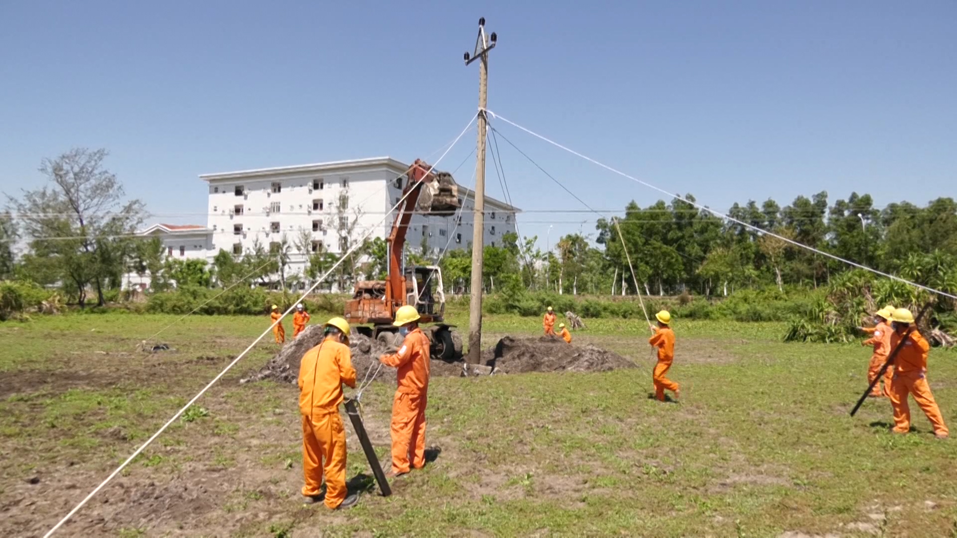 Công ty Điện lực Quảng Nam diễn tập phòng chống thiên tai – tìm kiếm cứu nạn năm 2021 - Ảnh 1.