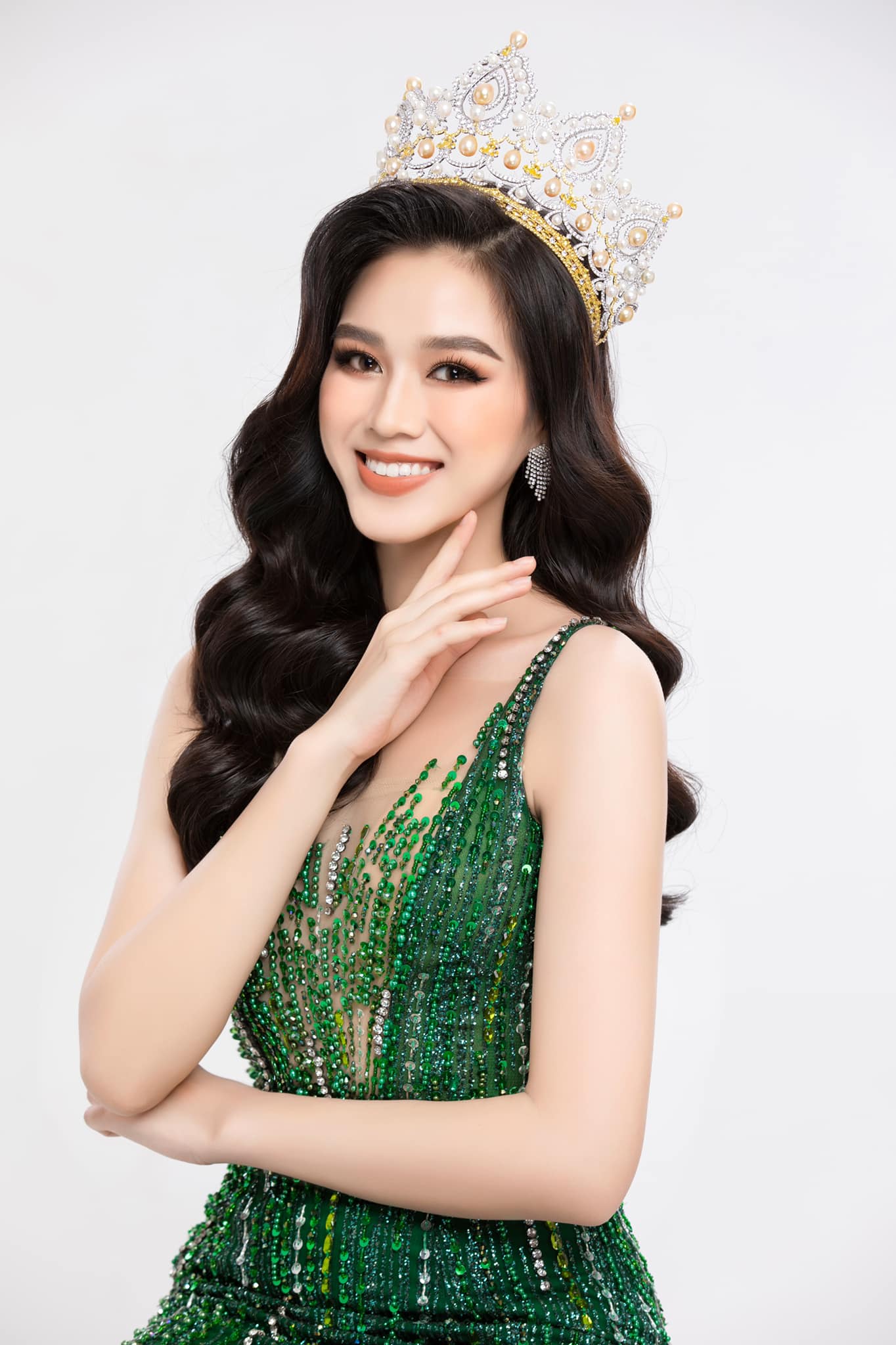 Hé lộ 5 mẫu thiết kế đầm dạ hội của Hoa Hậu Đỗ Thị Hà trong Chung kết Miss World 2021 - Ảnh 5.