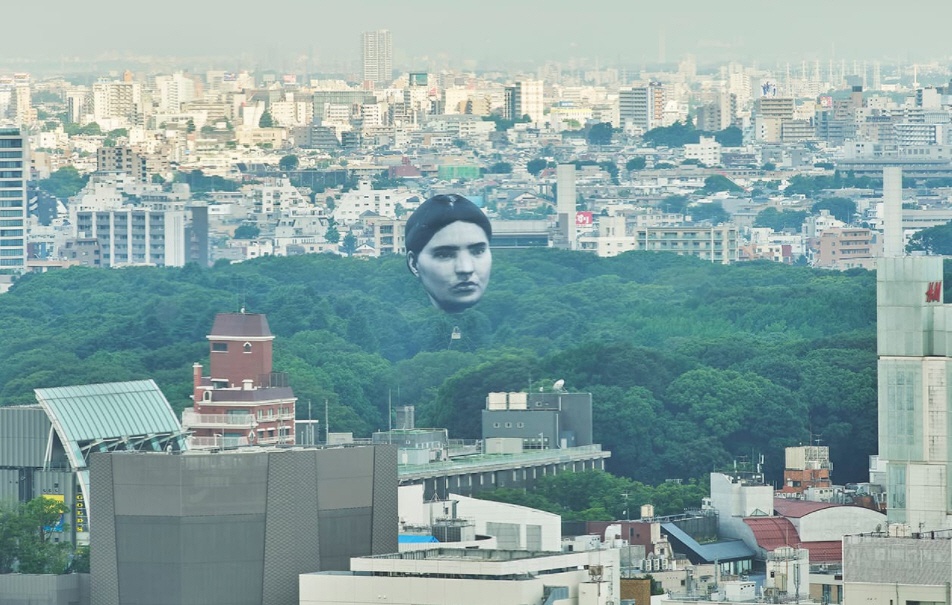 Khinh khí cầu hình đầu người khổng lồ bay trên bầu trời Tokyo - Ảnh 6.