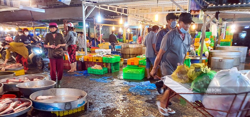 Cám cảnh nông dân miền Tây: Trái chín đầy vườn không ai mua, cá, cua có bắt lên cũng không ai ngó - Ảnh 7.