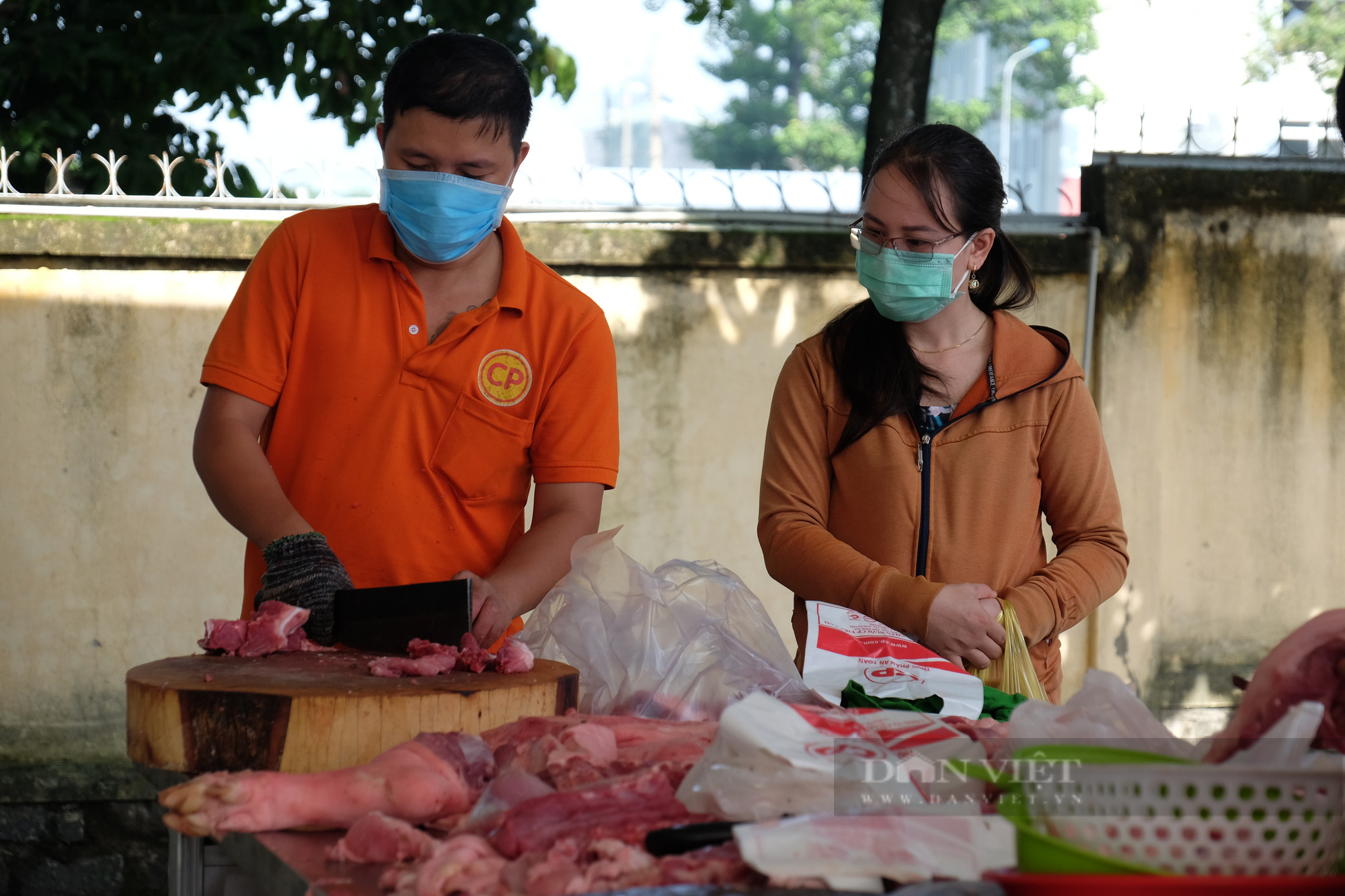 Đồng Nai: Mở nhiều quầy hàng bình ổn giá ở khu phong tỏa - Ảnh 4.