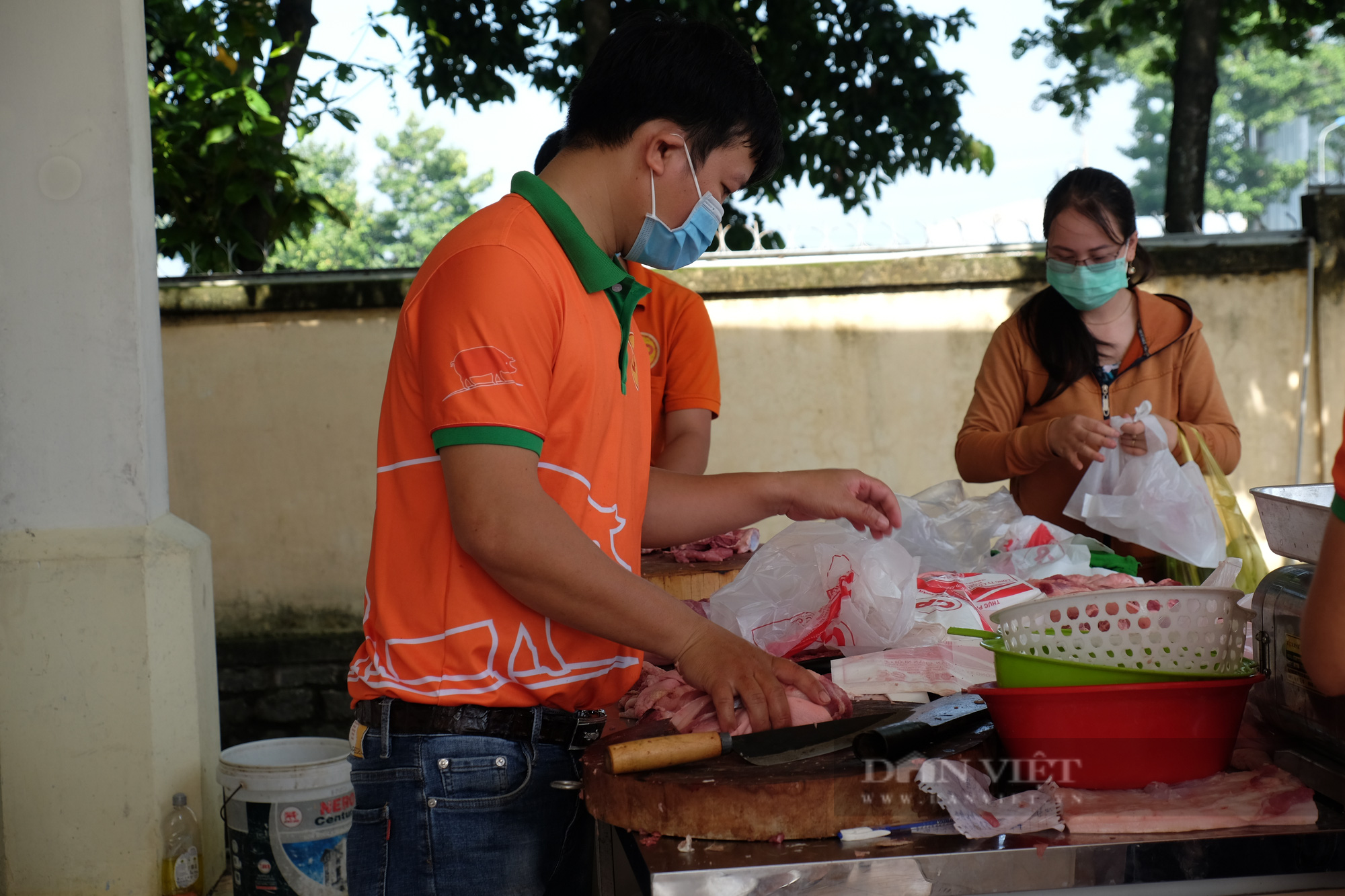 Đồng Nai: Mở nhiều quầy hàng bình ổn giá ở khu phong tỏa - Ảnh 5.