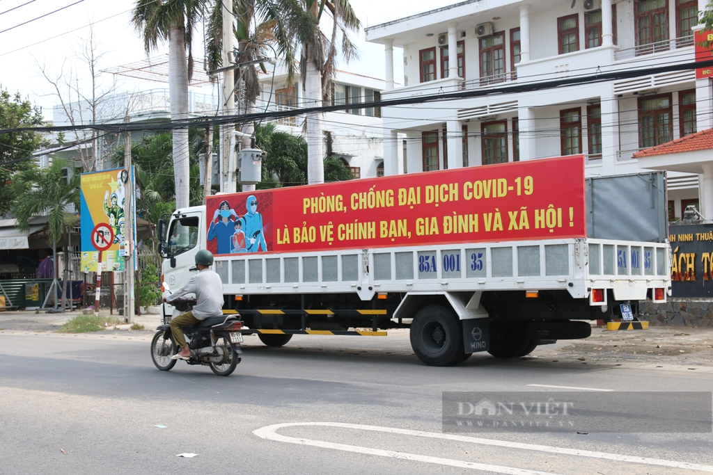 Ninh Thuận: Phố thị Phan Rang-Tháp Chàm vắng lặng ngày đầu giãn cách theo Chỉ thị 16 - Ảnh 14.