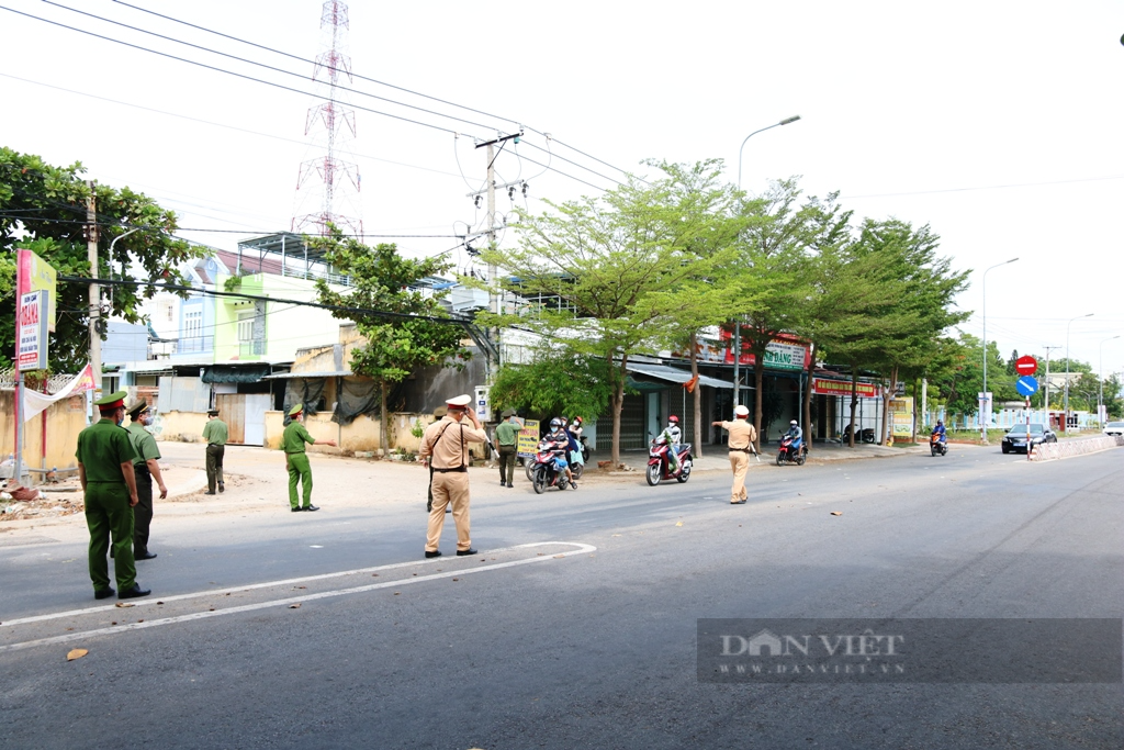 Ninh Thuận: Phố thị Phan Rang-Tháp Chàm vắng lặng ngày đầu giãn cách theo Chỉ thị 16 - Ảnh 15.