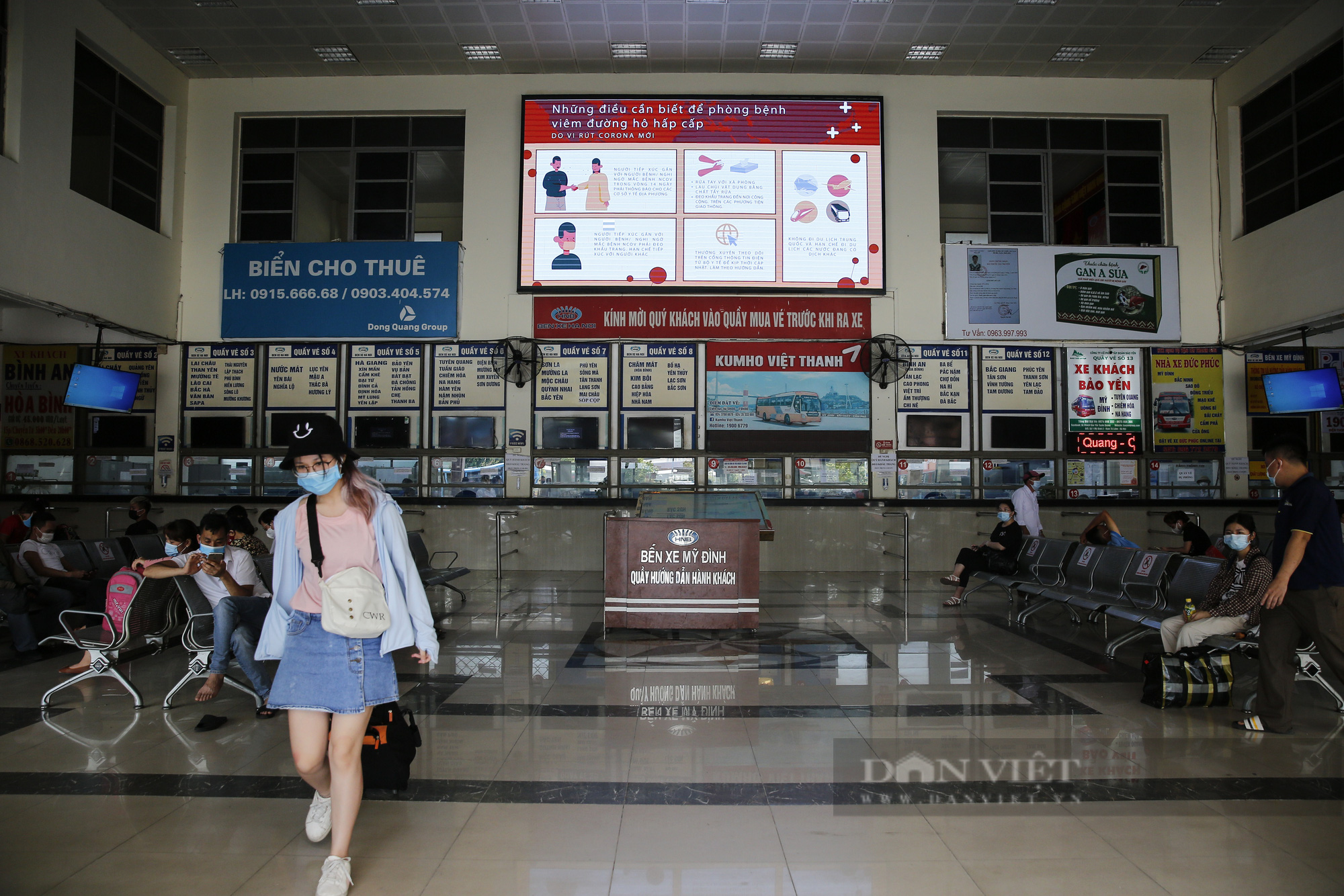 Bến xe Hà Nội vắng lặng sau lệnh dừng hoạt động vận tải hành khách đến 14 tỉnh thành - Ảnh 8.