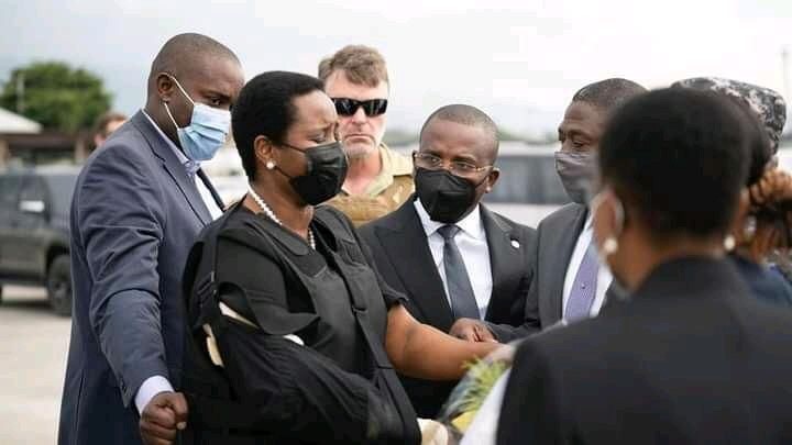 Phu nhân cố tổng thống Haiti trở về nước dự đám tang chồng - Ảnh 1.