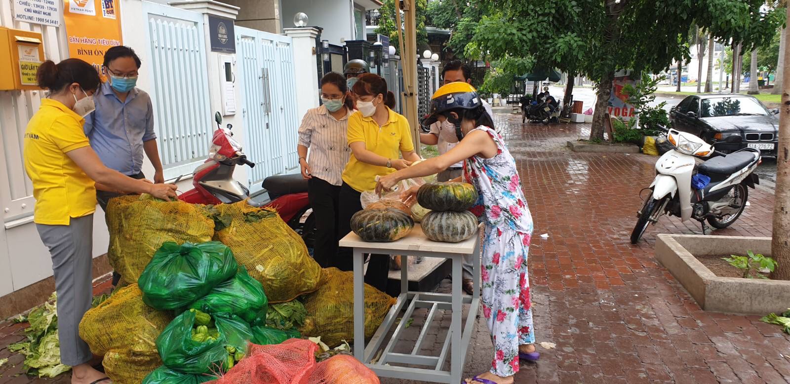 Bộ NNPTNT cấp tốc thành lập tổ công tác chỉ đạo sản xuất, tiêu thụ nông sản ở các tỉnh phía Nam - Ảnh 1.