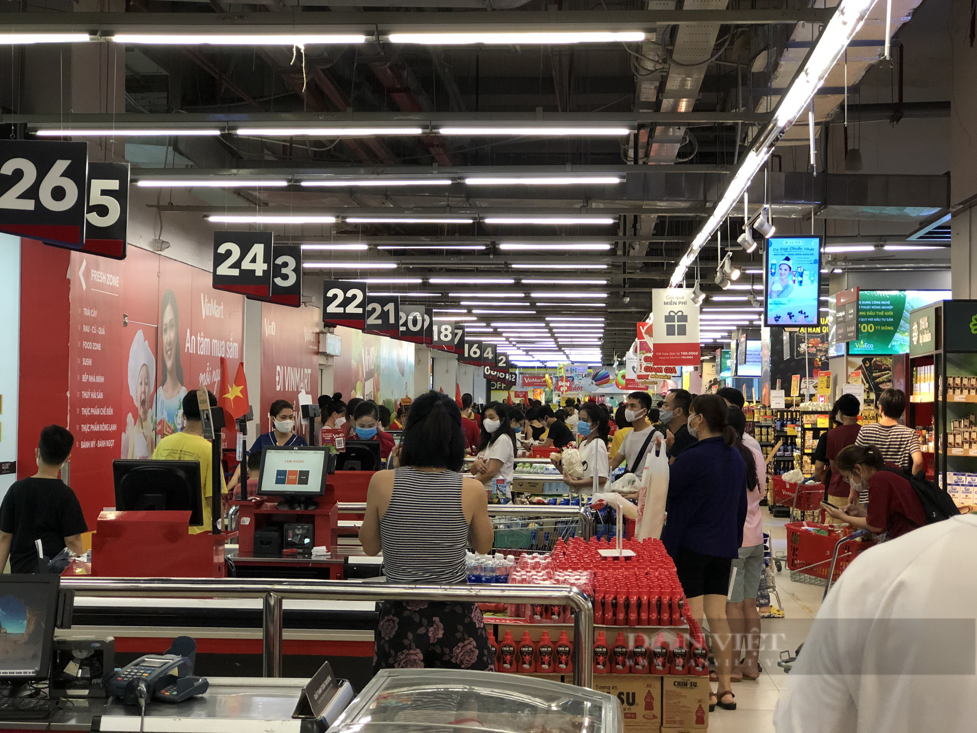 Thực phẩm tại siêu thị Hà Nội hết vèo trong nốt nhạc sau Công điện người dân ở tại nhà từ 0h ngày 19/7 - Ảnh 1.