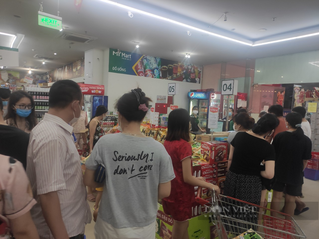 Thực phẩm tại siêu thị Hà Nội hết vèo trong nốt nhạc sau Công điện người dân ở tại nhà từ 0h ngày 19/7 - Ảnh 4.