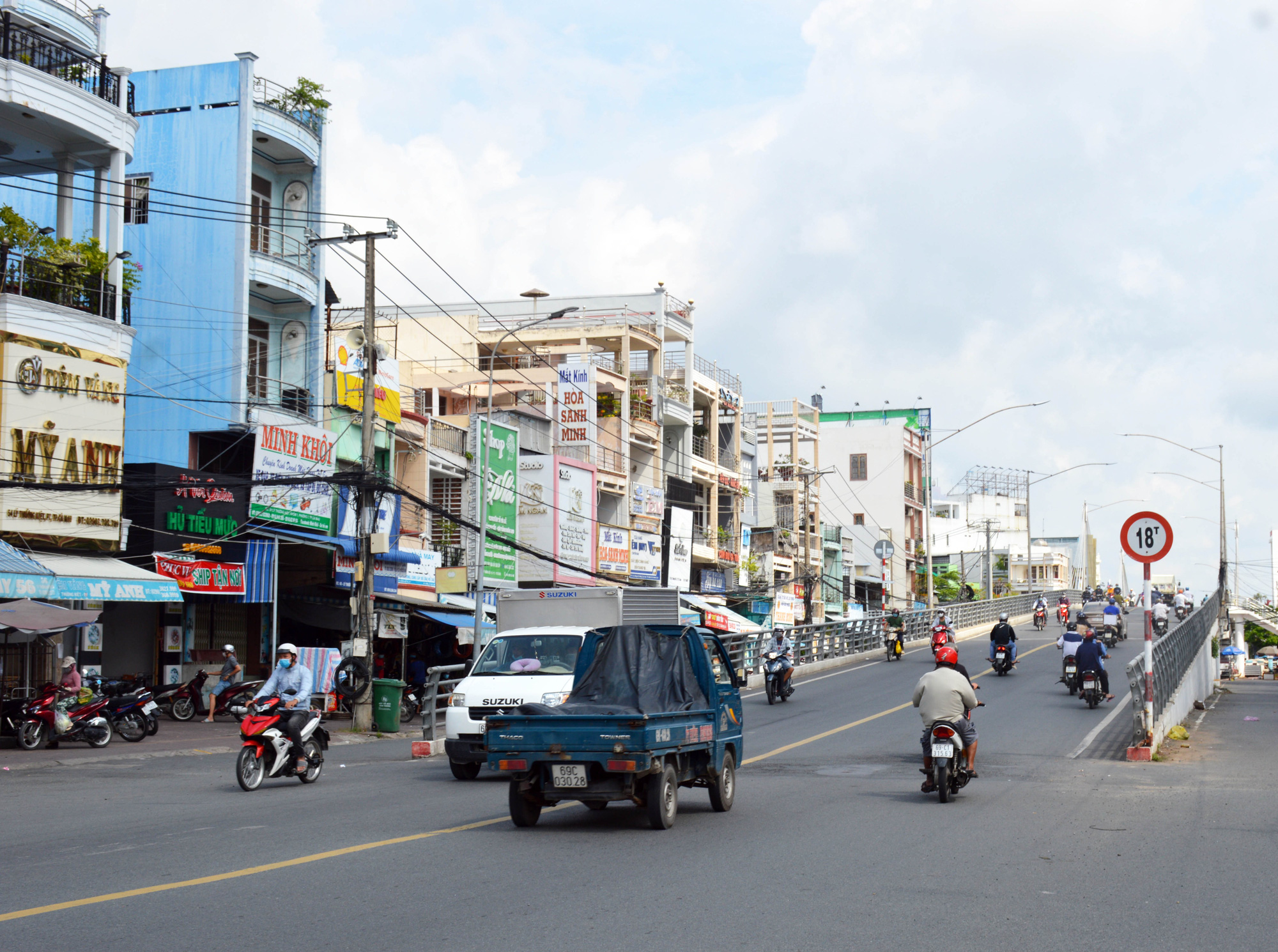 Cà Mau trước giờ giãn cách xã hội: Chủ động nhưng không hoảng loạn - Ảnh 2.