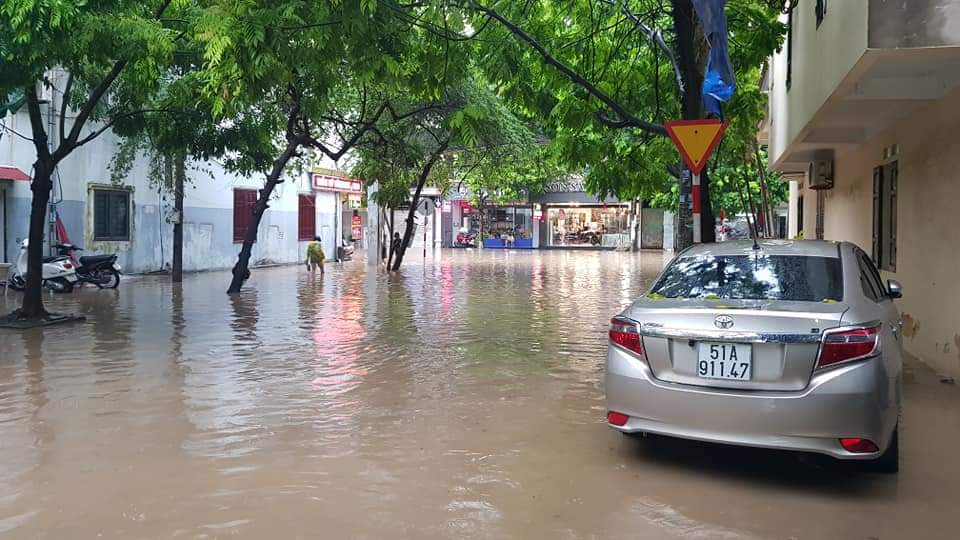 Thái Nguyên: Nhiều nơi ngập sâu gần mét nước chỉ sau vài giờ mưa lớn - Ảnh 3.