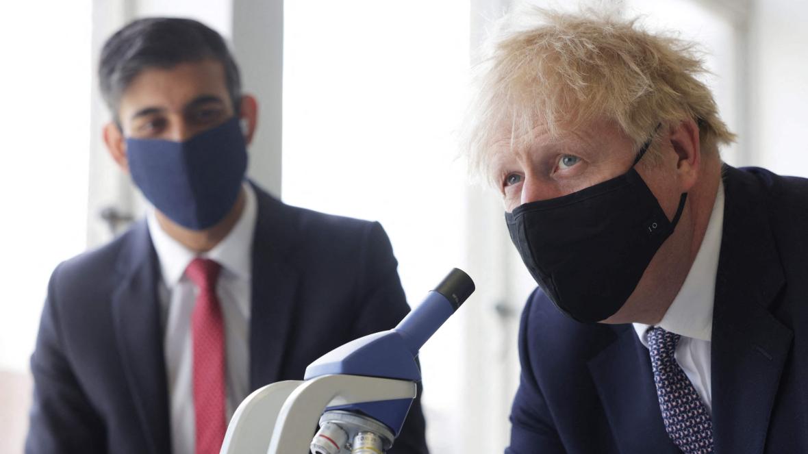 Bộ trưởng Y tế Anh mắc Covid-19, Thủ tướng Boris Johnson có bị cách ly không? - Ảnh 3.