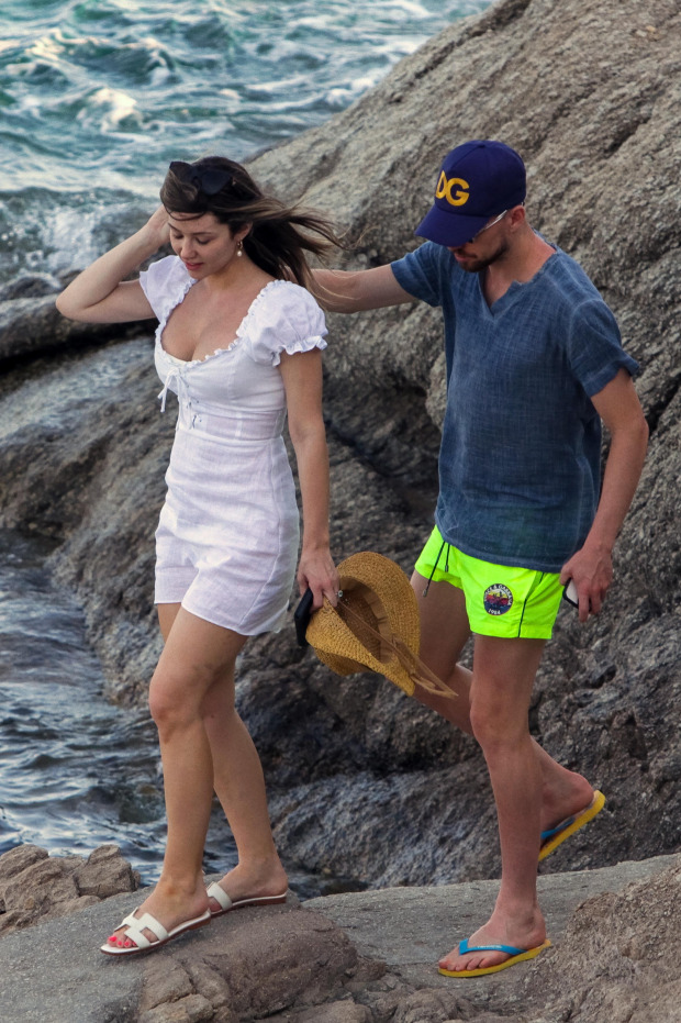 Bạn gái Jorginho khoe body đẹp mê hồn ở đảo Mykonos - Ảnh 8.