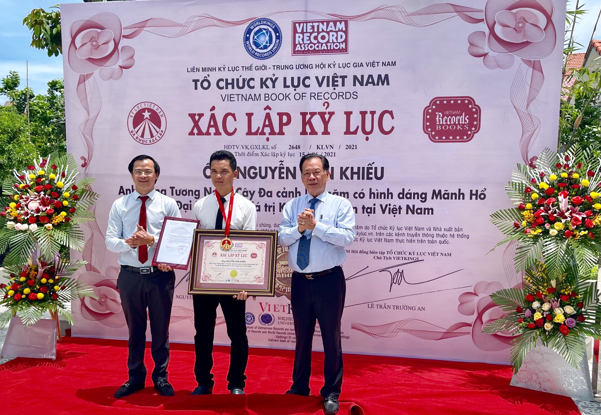 Hải Dương: Cây đa cảnh cổ thụ có hình dáng Mãnh Hổ và Đại Bàng đẹp tựa như tranh xác lập Kỷ lục Việt Nam - Ảnh 2.