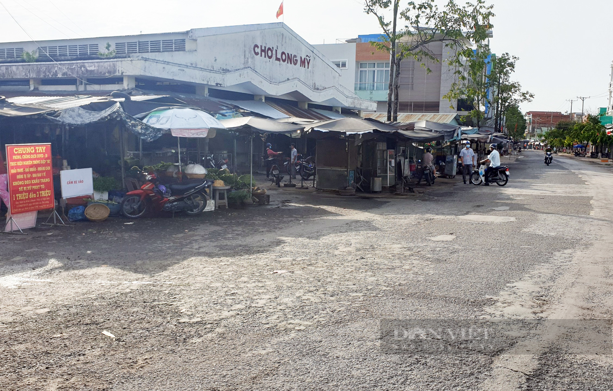 Ngày đầu giãn cách xã hội ở miền Tây: Đường sá, chợ truyền thống vắng người - Ảnh 12.