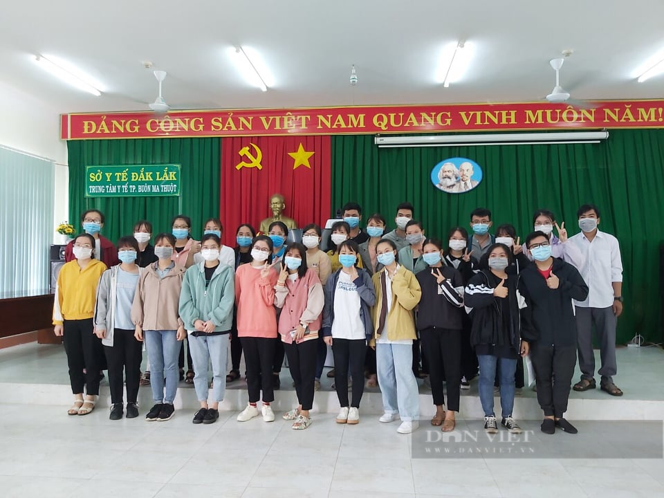 Hàng chục sinh viên Y khoa tự nguyện tham gia phòng chống dịch Covid-19 - Ảnh 2.
