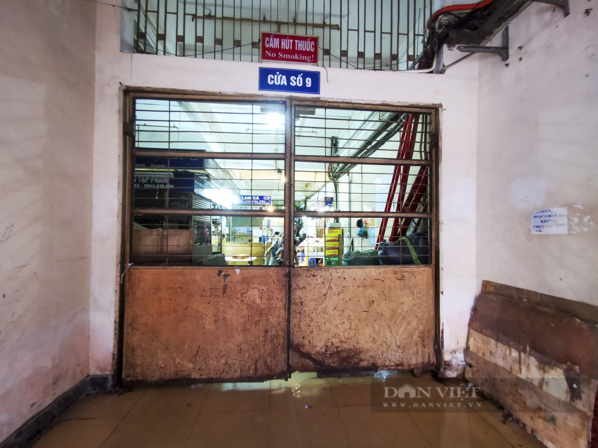 Hà Nội: Chợ Đồng Xuân đóng cửa, hàng nghìn tiểu thương niêm phong ki ốt - Ảnh 6.