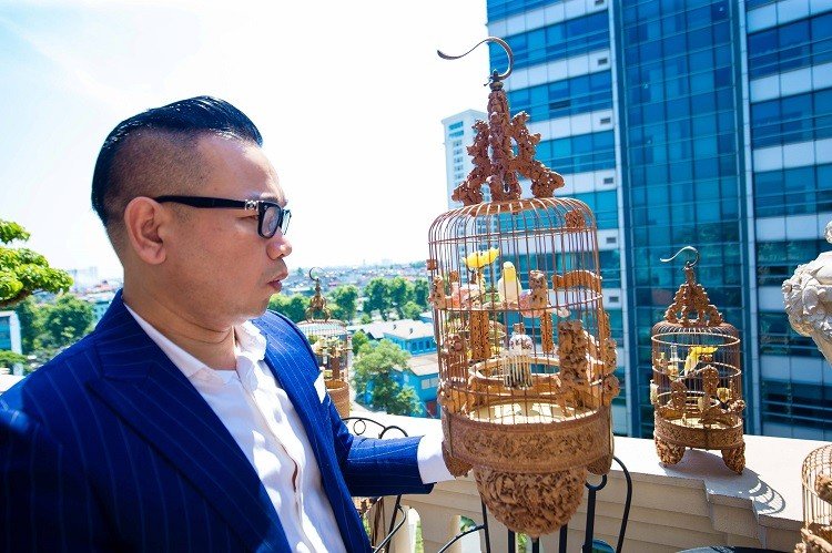 Đàn chim cảnh 10 tỷ của ông chủ hãng may đô có tiếng ở Hà Nội: Ở điều hòa, có “bảo mẫu” riêng - Ảnh 1.