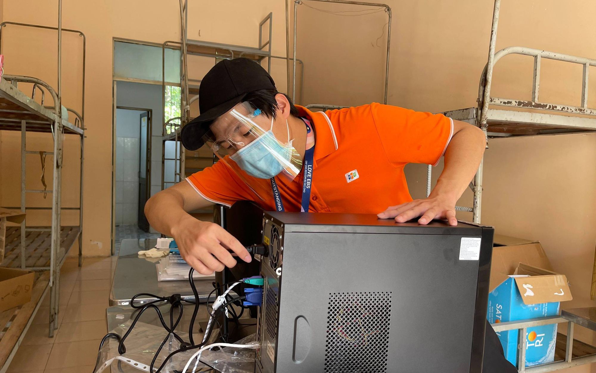 FPT quickly deploys IT infrastructure and equipment for the field hospital in Thu Duc