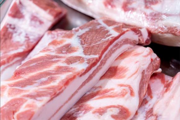 Không bảo quản thịt lợn trực tiếp trong tủ lạnh. Hãy học một mẹo nhỏ từ người bán hàng, thịt lợn không bị hư hỏng - Ảnh 1.