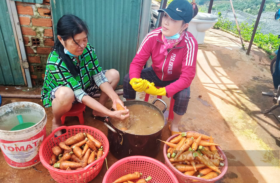 Nông dân Đắk Nông gom hàng trăm tấn nông sản hỗ trợ người dân vùng dịch - Ảnh 3.