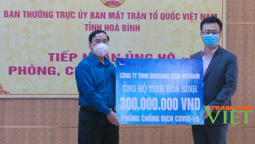 Hoà Bình: Ủng hộ TP. Hồ Chí Minh 1 tỷ đồng và quần áo bảo hộ, khẩu trang y tế phòng chống dịch Covid-19 - Ảnh 2.
