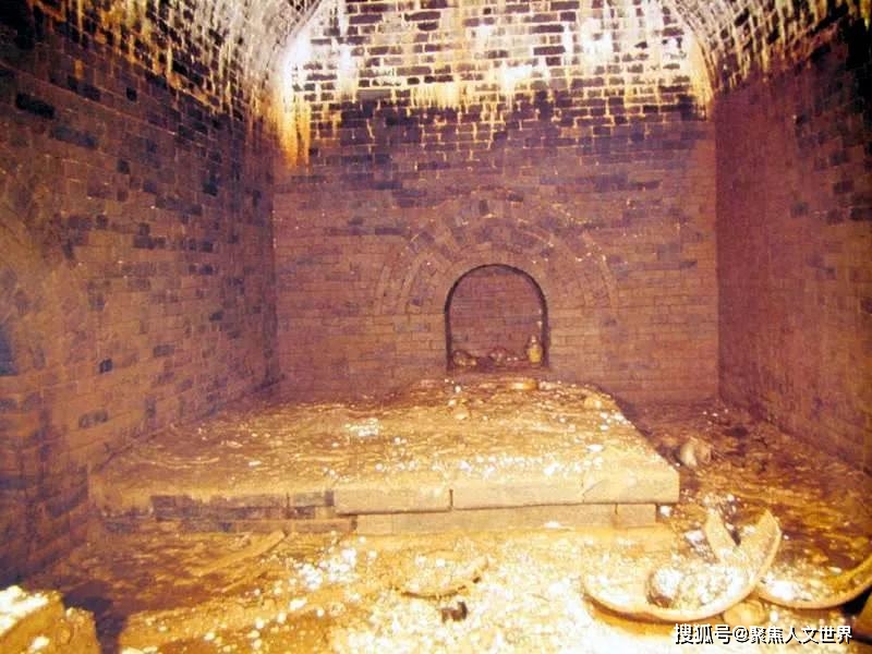 Bí ẩn về tình yêu phía sau hai thỏi vàng được tìm thấy trong cổ mộ hơn 600 năm - Ảnh 1.