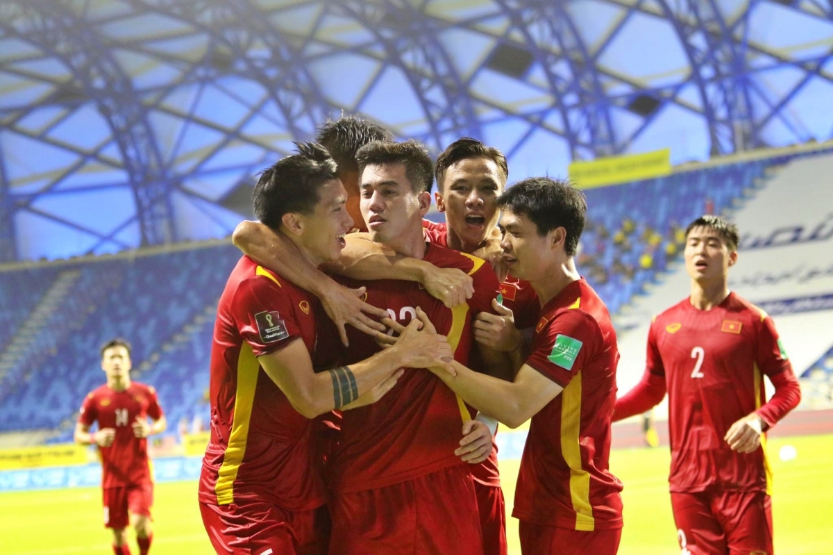 Tin sáng (21/7): ĐT Việt Nam vượt mặt Trung Quốc trên BXH FIFA đặc biệt - Ảnh 1.