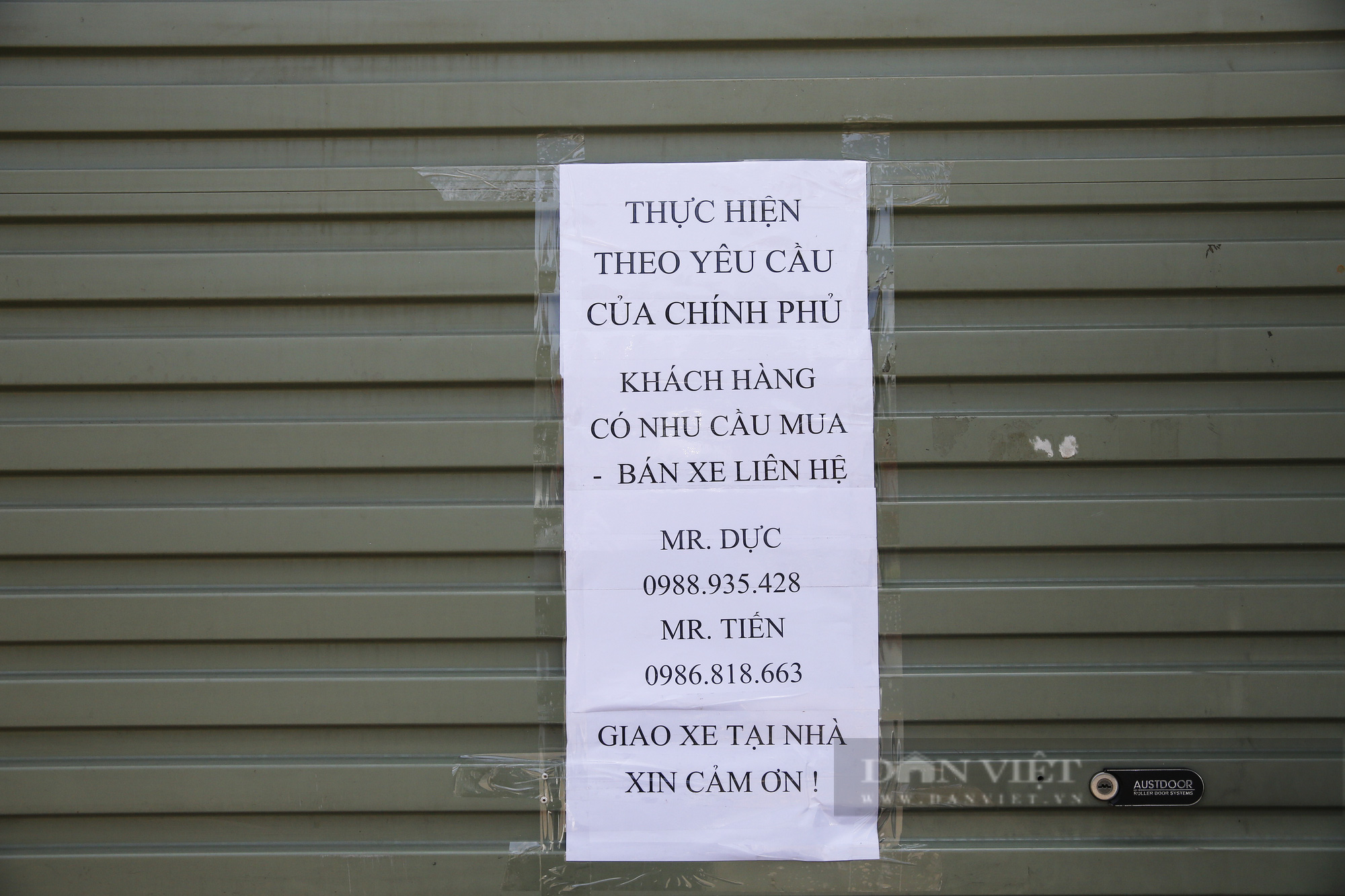 Hàng loạt showroom ô tô tại Hà Nội 'cửa đóng then cài' vì dịch Covid-19 - Ảnh 7.